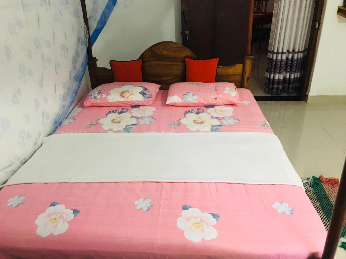 Charitha Rest Ampara Exterior foto