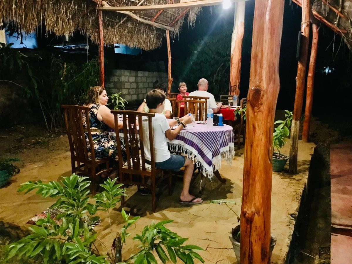 Charitha Rest Ampara Exterior foto