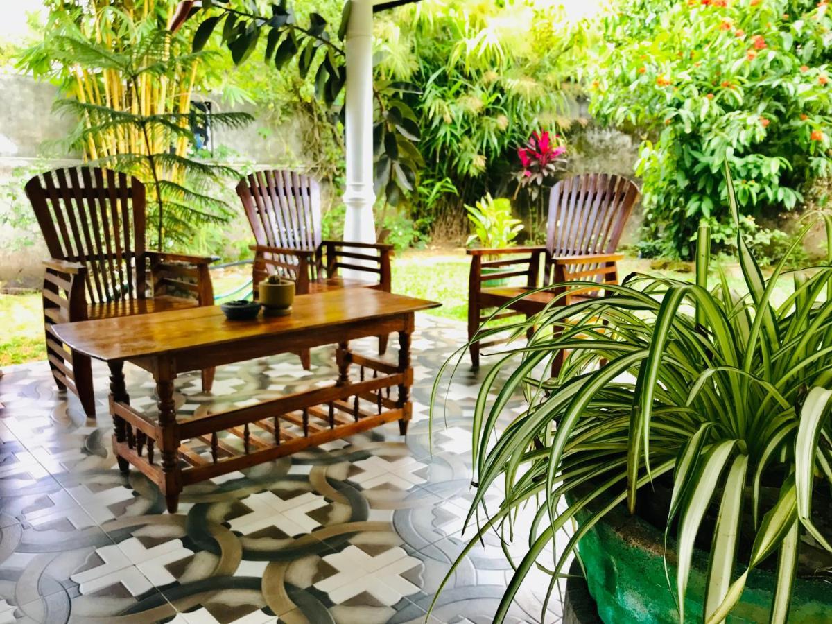 Charitha Rest Ampara Exterior foto