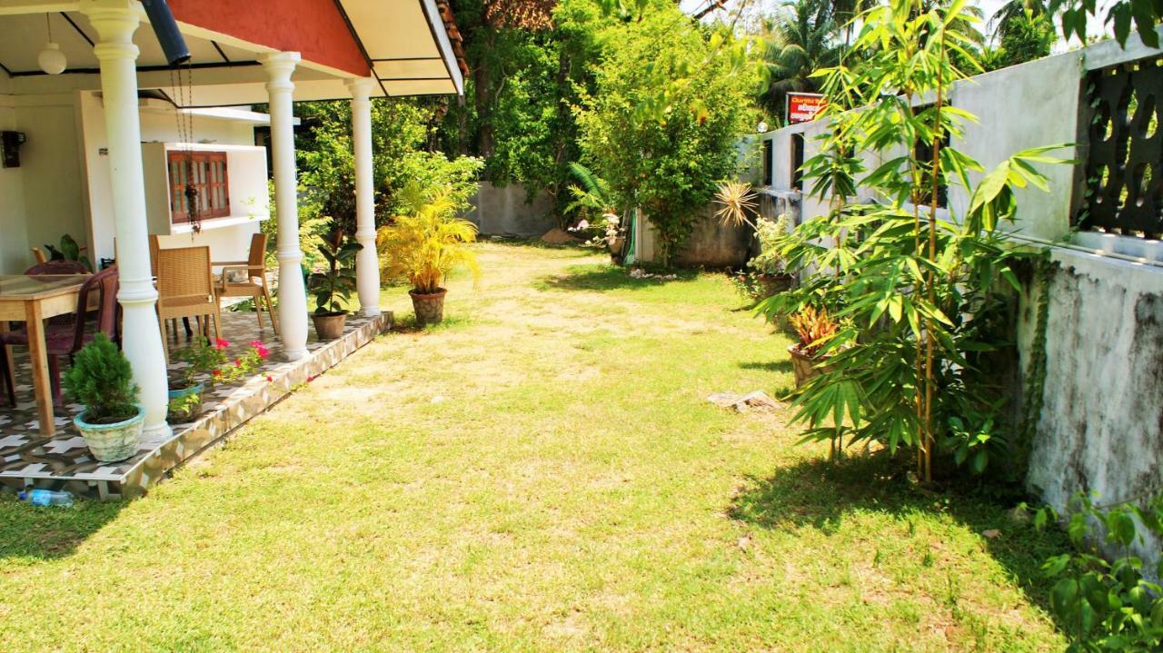 Charitha Rest Ampara Exterior foto
