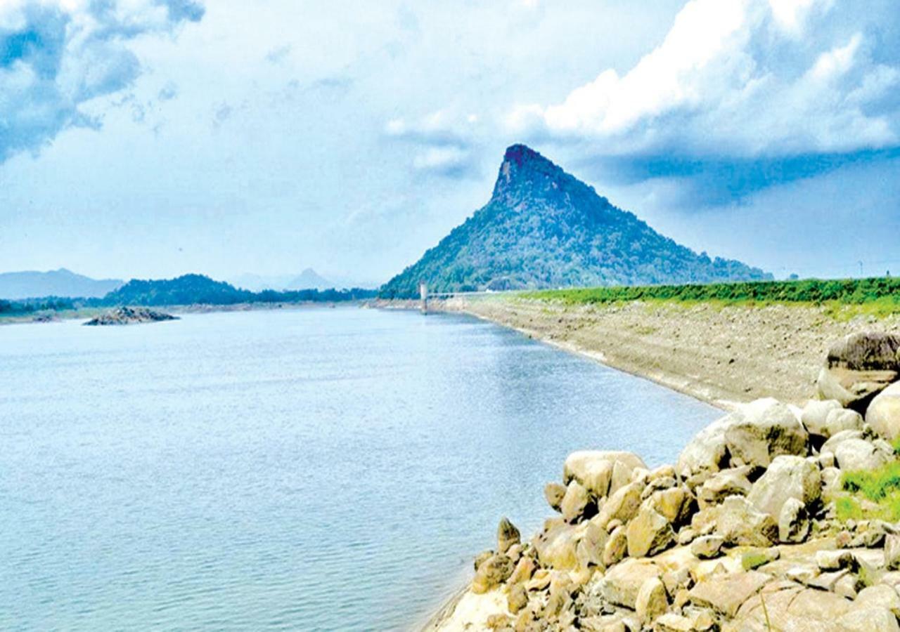 Charitha Rest Ampara Exterior foto